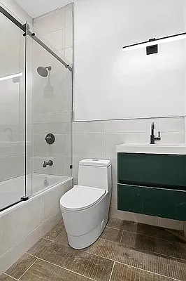 Bathroom, photo 1