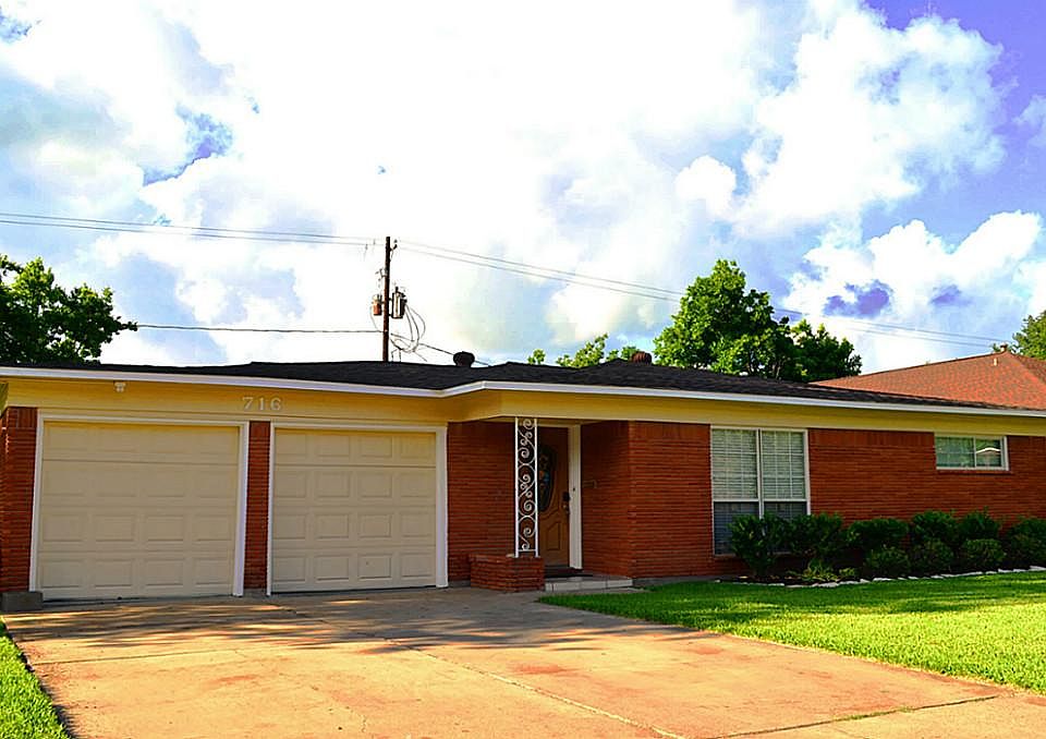 1st image of 716 Heron Ln