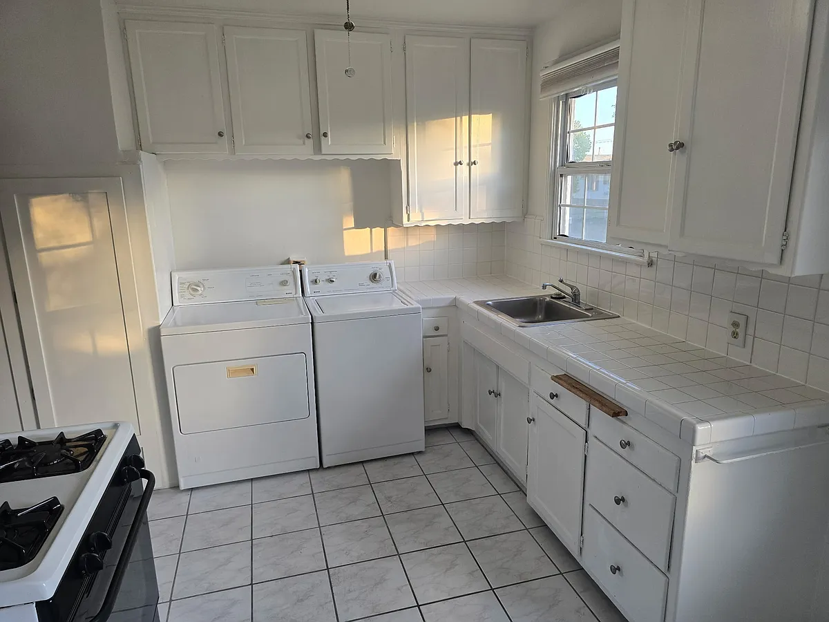 Building Photo - 5408 Kinston Ave #5408
