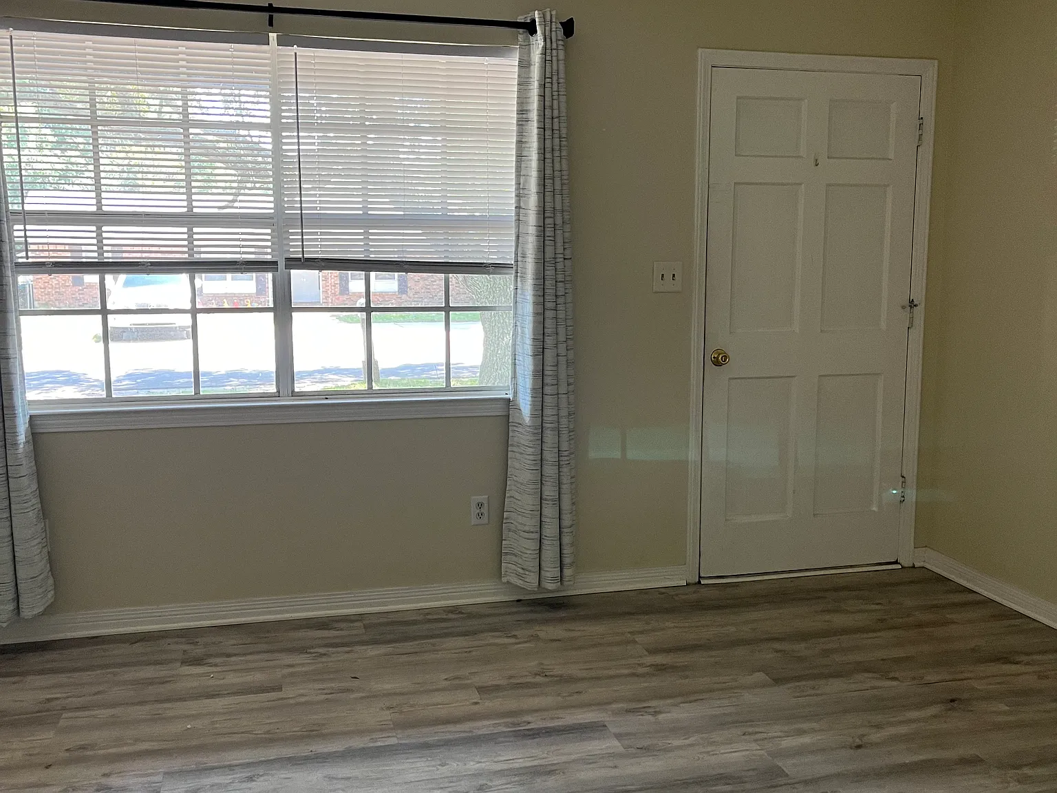 3 bed, 1200 sqft, $1,800 — Photo 3