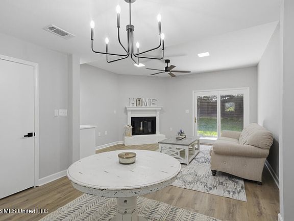 4th image of 820 Planters Point Dr