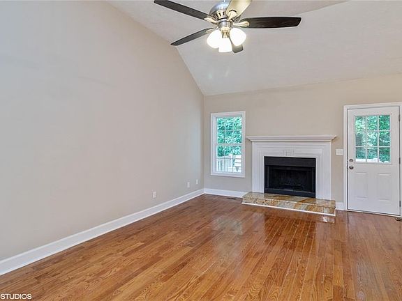 4th image of 961 Aspen Dr