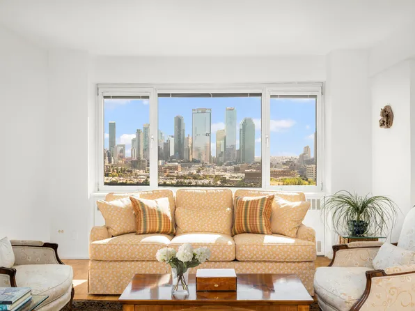 45 Sutton Place image 10 of 43