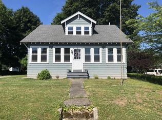 6 6th Ave, Dudley, MA 01571