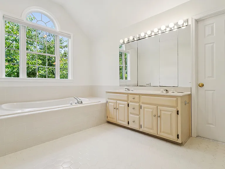 3517 Mott Ln — Photo 35