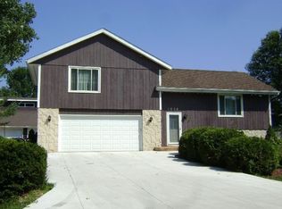 1078 N Prairie Dr, Silver Lake, WI 53170