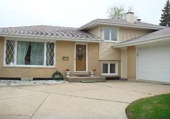 1st image of 18W009 Holly Ave