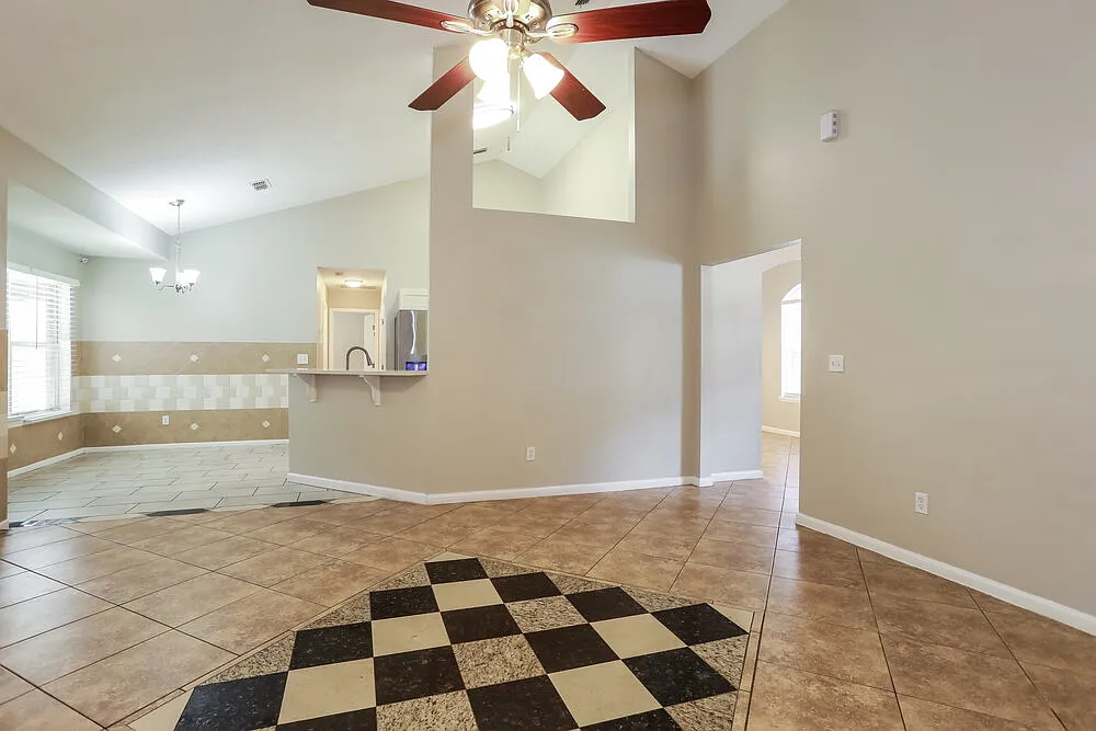4 bed, 2.0 bath, 2228 sqft, $2,350 — Photo 4