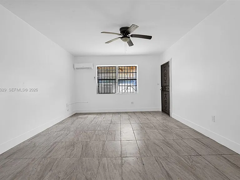 14600 NE 14th Ave #1 — Photo 14