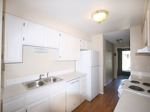 5th image of 13020 E Alki Ave