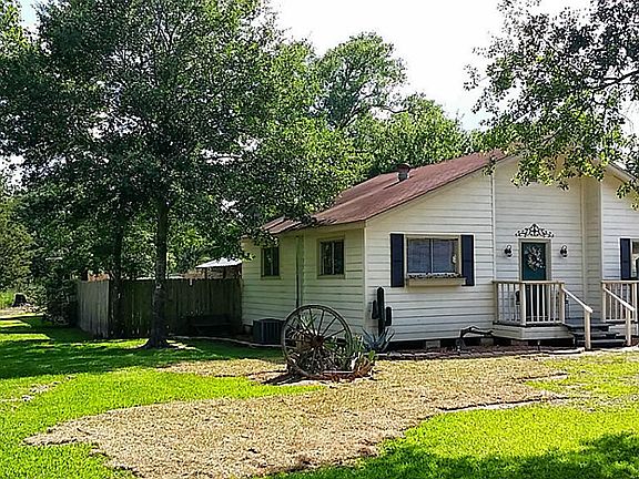 Cozy 3 Bed 2 Bath with New Central A/C