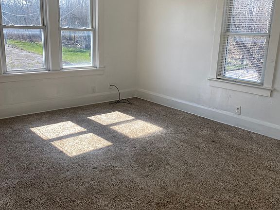 3rd image of 1117 Salt Springs Rd