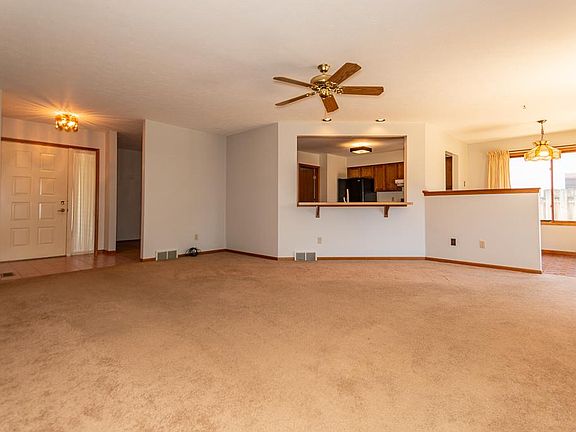 3rd image of 1000 Valley Creek Dr