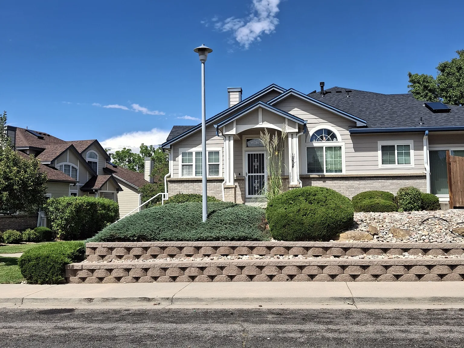 18416 E Bethany Pl — Photo 2