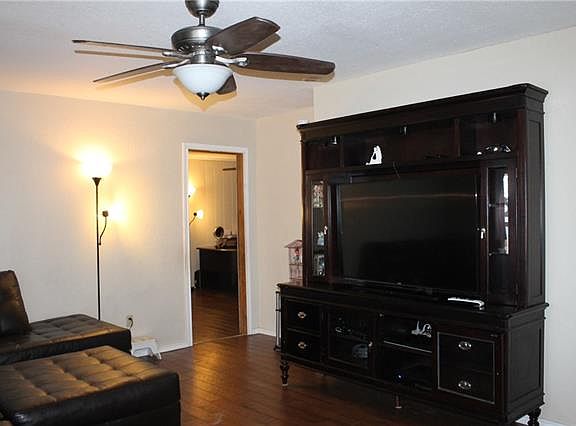3rd image of 903 Ronald St