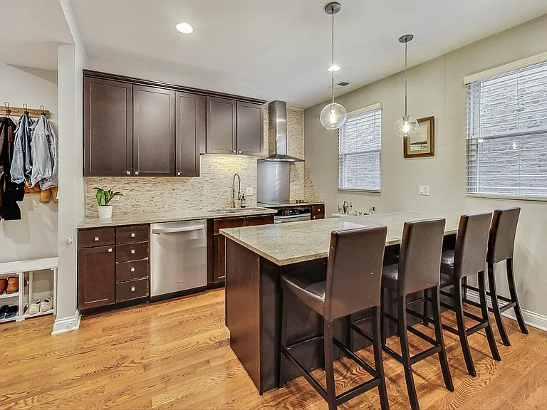1818 W Superior St #2R — Photo 18
