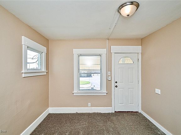 3rd image of 1328 Struble Ave NE