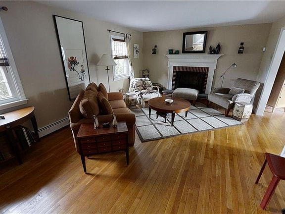 3rd image of 211 Belvedere Dr