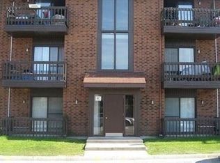 6409 Country Ridge Dr APT 301, Oak Forest, IL 60452