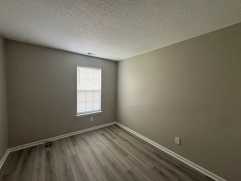 122 Wexford Dr E — Photo 13