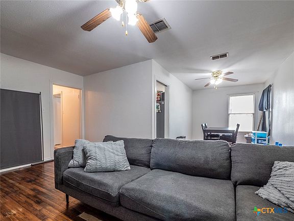 3rd image of 302 N Patterson Ave