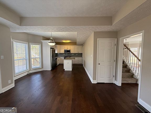 5th image of 225 Lisbet Ct