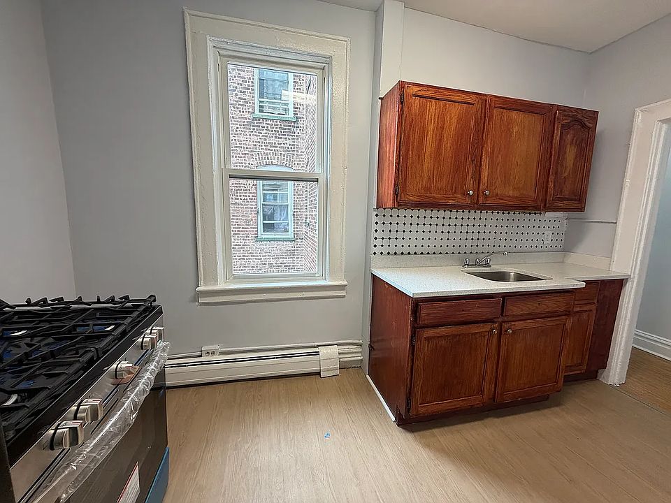 1st image of 520 37th St APT 3L