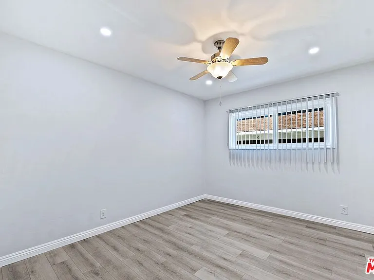 183 W Elmwood Ave #D — Photo 14