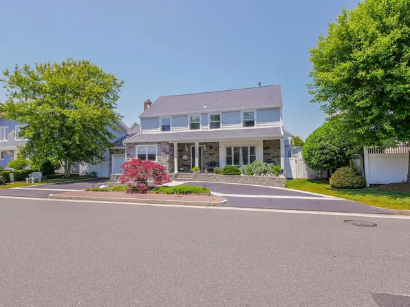 7903 Lagoon Dr, Margate, NJ 08402