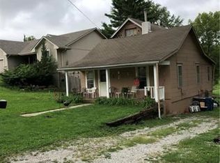 10604 E Scarritt Ave, Sugar Creek, MO 64054