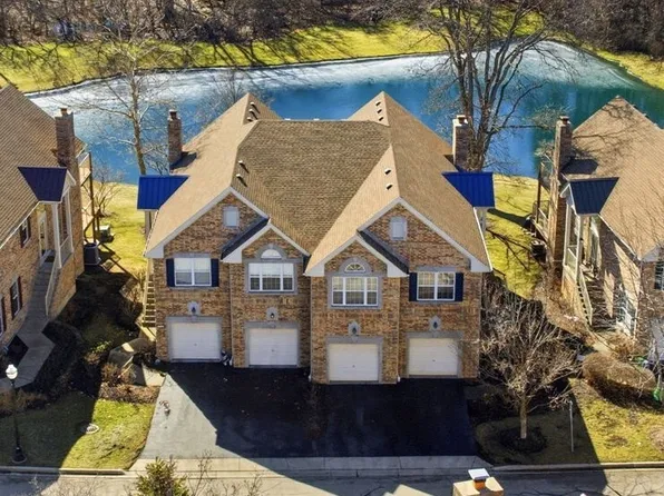 1304 Christine Ct, Vernon Hills, IL 60061