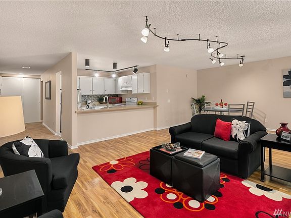 5th image of 6051 137th Ave NE APT 323