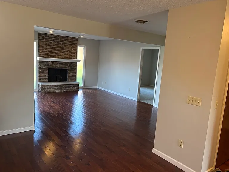 Living Room
(Bonus/3rd Bedroom door showing)