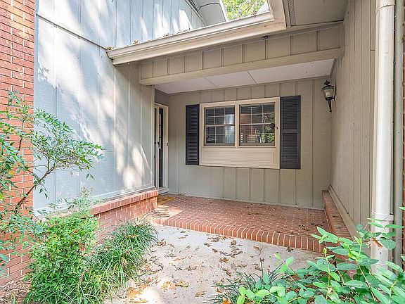3rd image of 17 Kenton Ln