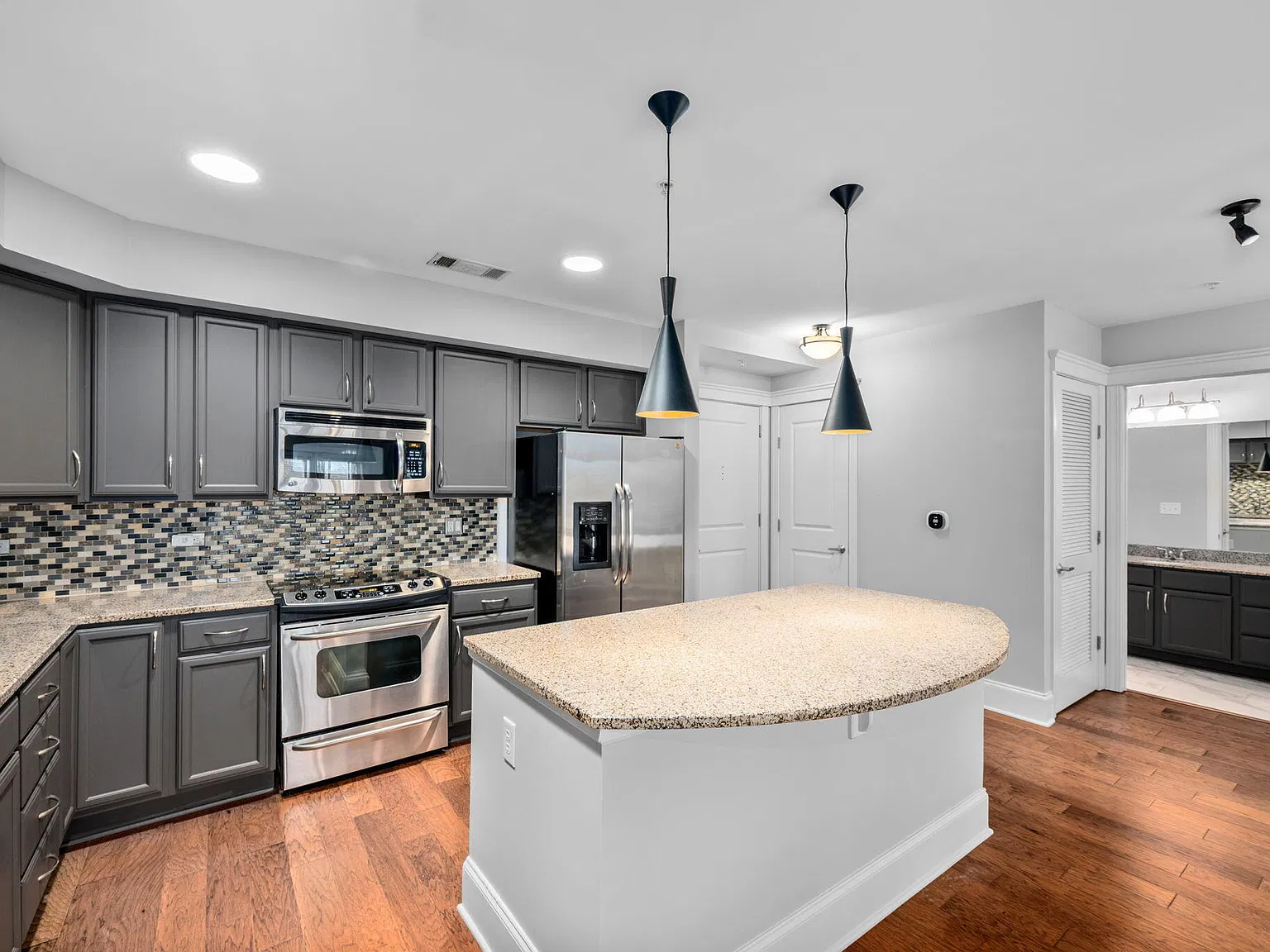 2 bed, 2.0 bath, 1253 sqft, $2,200 — Photo 2