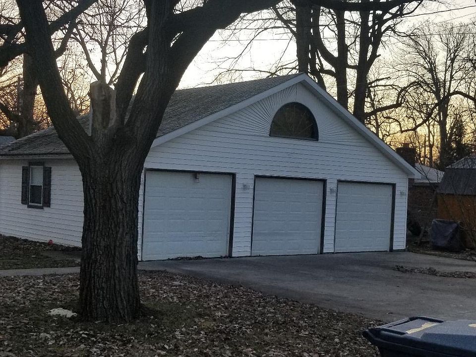 2nd image of 2603 Fowler St