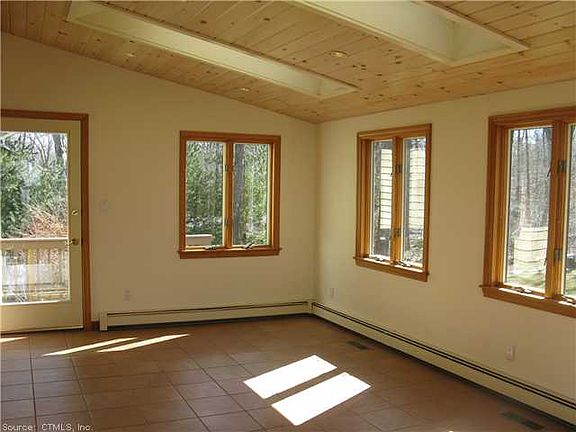 5th image of 100 Trailwood Dr
