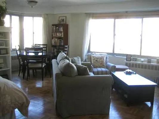 Rented by City Connections Realty | media 6