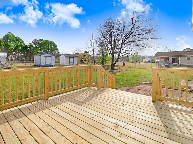 303 Wanda Dr — Photo 8