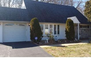 19 Long Loop Rd, Levittown, PA 19056