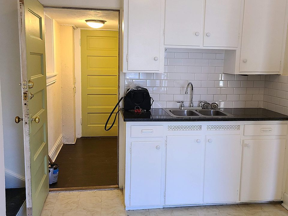 Entry/Kitchen