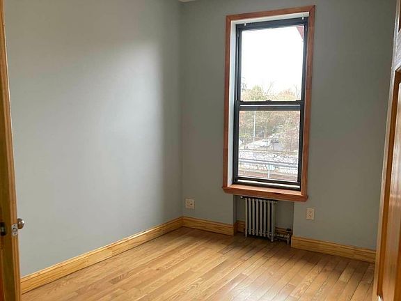 5th image of 399 Smith St APT 1R
