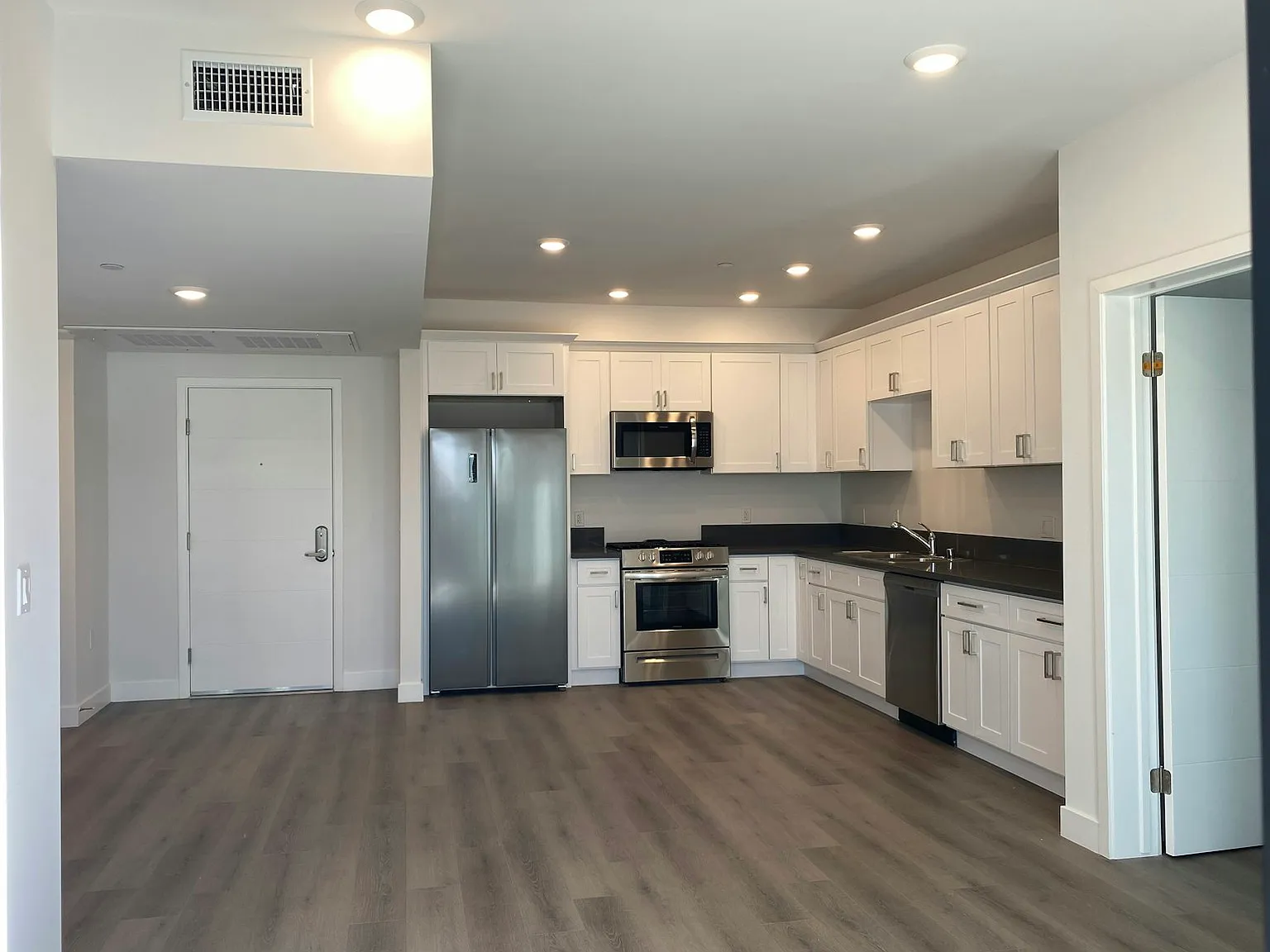 16030 Sherman Way — Photo 4