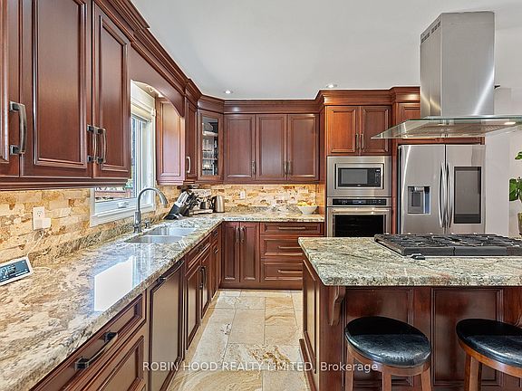 4th image of 22 Strangway Ct