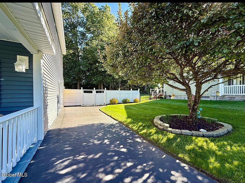 5th image of 17 Baker Drive
