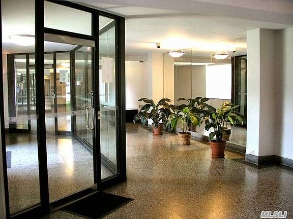 5th image of 30-11 Parsons Blvd #5J