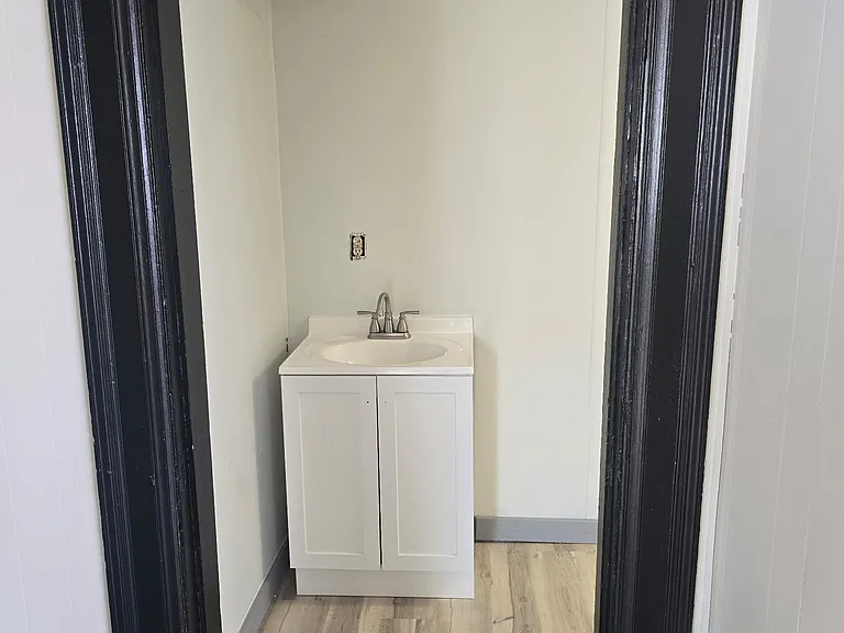 122 S Main St #B — Photo 7