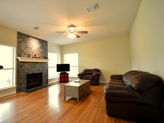 4th image of 227 Rolling Plains Dr