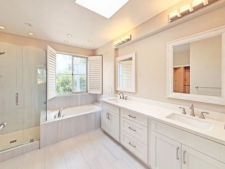 5423 Renaissance Ave — Photo 18