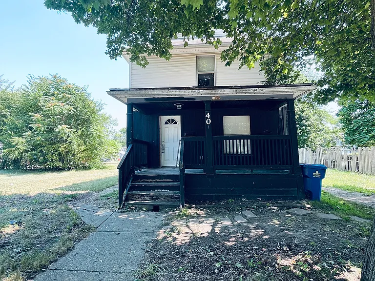 40 Foster St — Photo 1